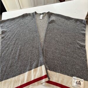 Roots Cabin Gray Cardigan/ Wrap with Cream and Red Accents